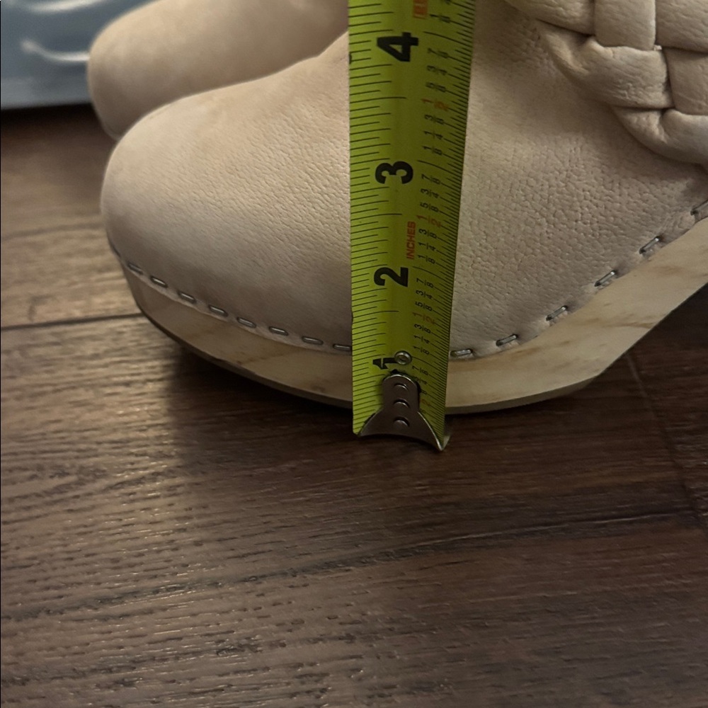 Dolce Vita NWT Dune Nobuck Wedges with few marks - Picture 8 of 8